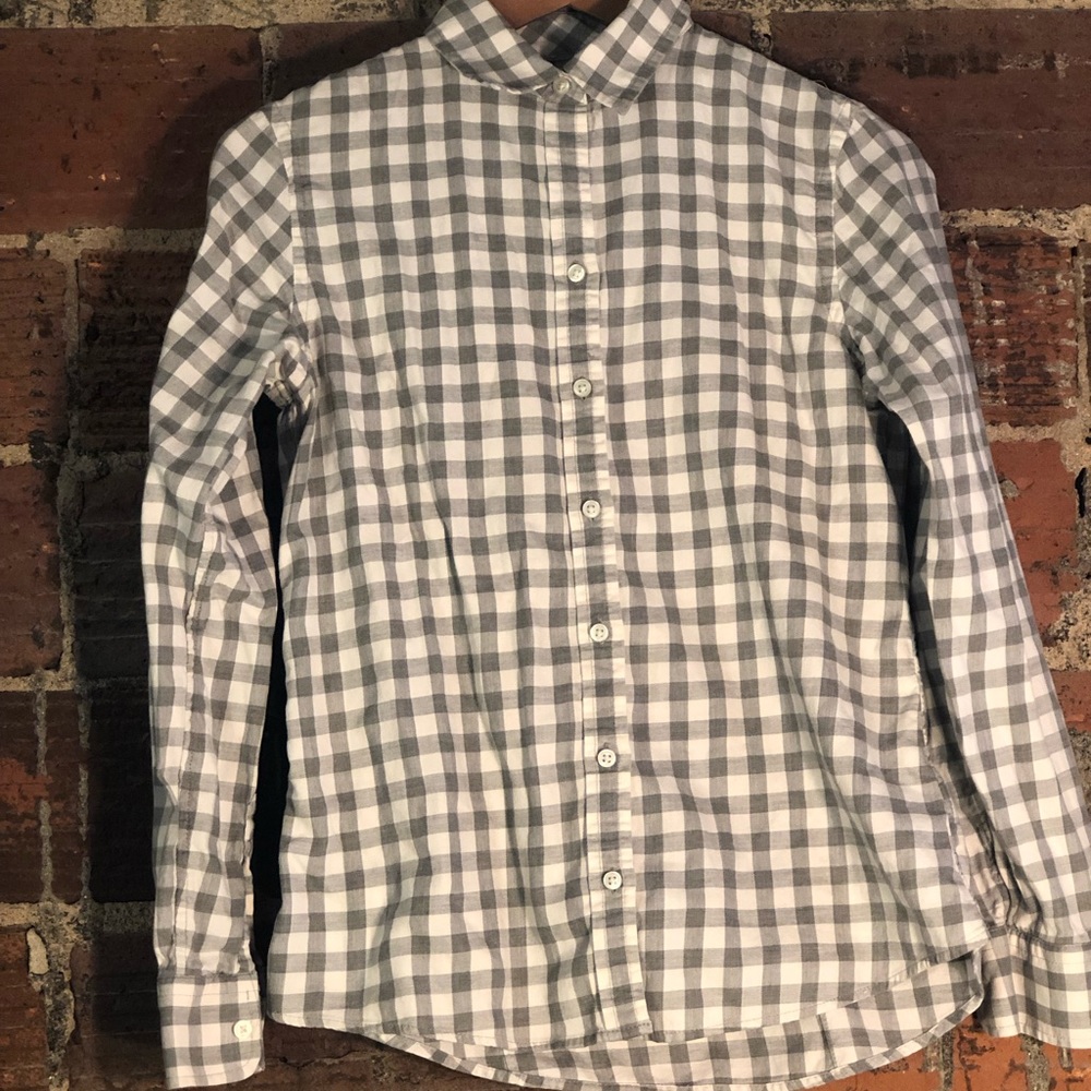 Woman’s plaid button down -banana republic